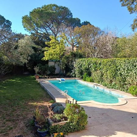 Studio Charmant Et Calme Villeneuve Les Avignon Entree Et Cour Independantes Climatisation Piscine Parking Ngoại thất bức ảnh