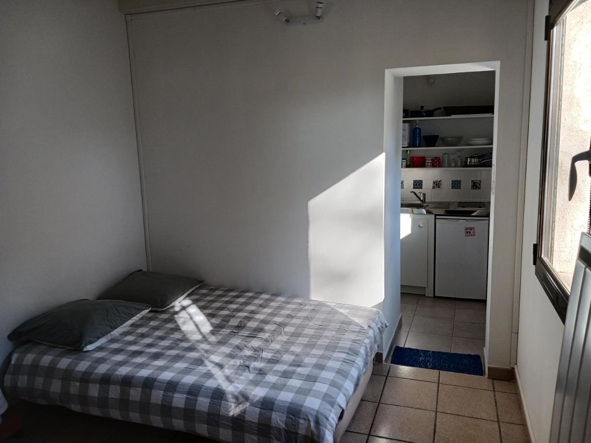 Studio Charmant Et Calme Villeneuve Les Avignon Entree Et Cour Independantes Climatisation Piscine Parking Ngoại thất bức ảnh