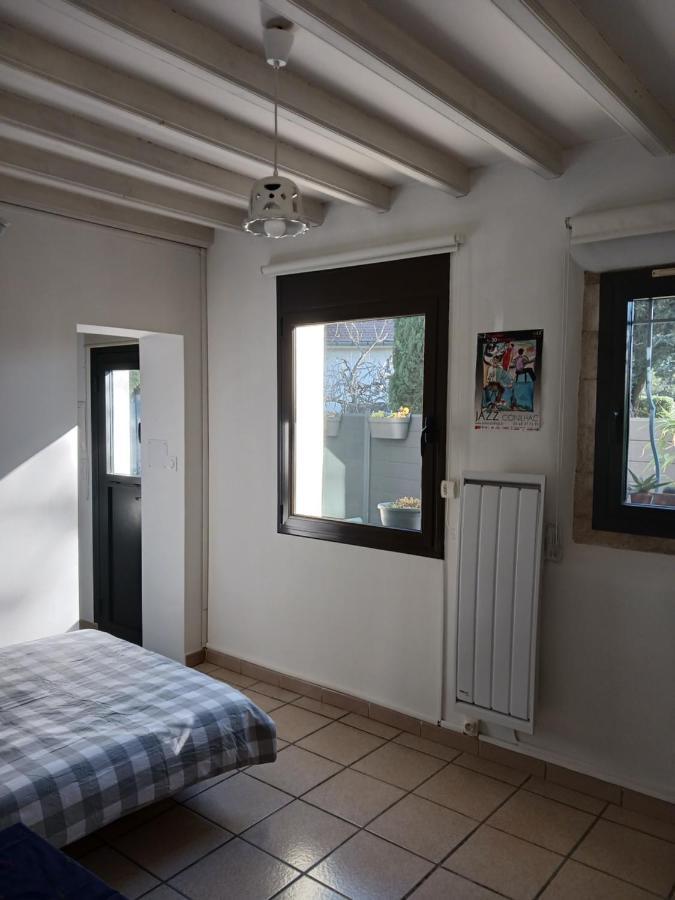 Studio Charmant Et Calme Villeneuve Les Avignon Entree Et Cour Independantes Climatisation Piscine Parking Ngoại thất bức ảnh