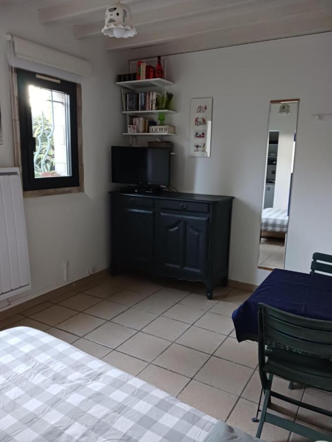Studio Charmant Et Calme Villeneuve Les Avignon Entree Et Cour Independantes Climatisation Piscine Parking Ngoại thất bức ảnh