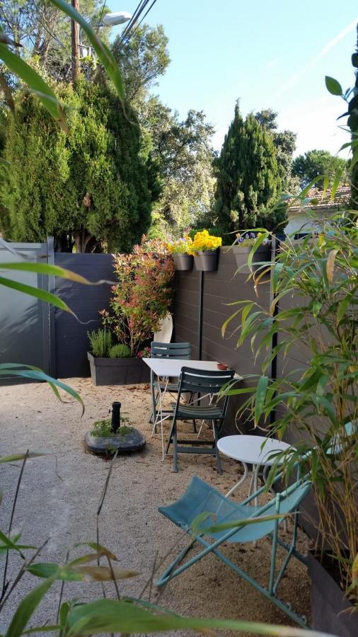 Studio Charmant Et Calme Villeneuve Les Avignon Entree Et Cour Independantes Climatisation Piscine Parking Ngoại thất bức ảnh