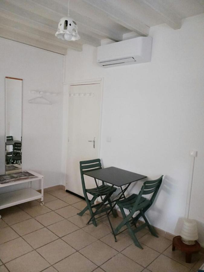 Studio Charmant Et Calme Villeneuve Les Avignon Entree Et Cour Independantes Climatisation Piscine Parking Ngoại thất bức ảnh